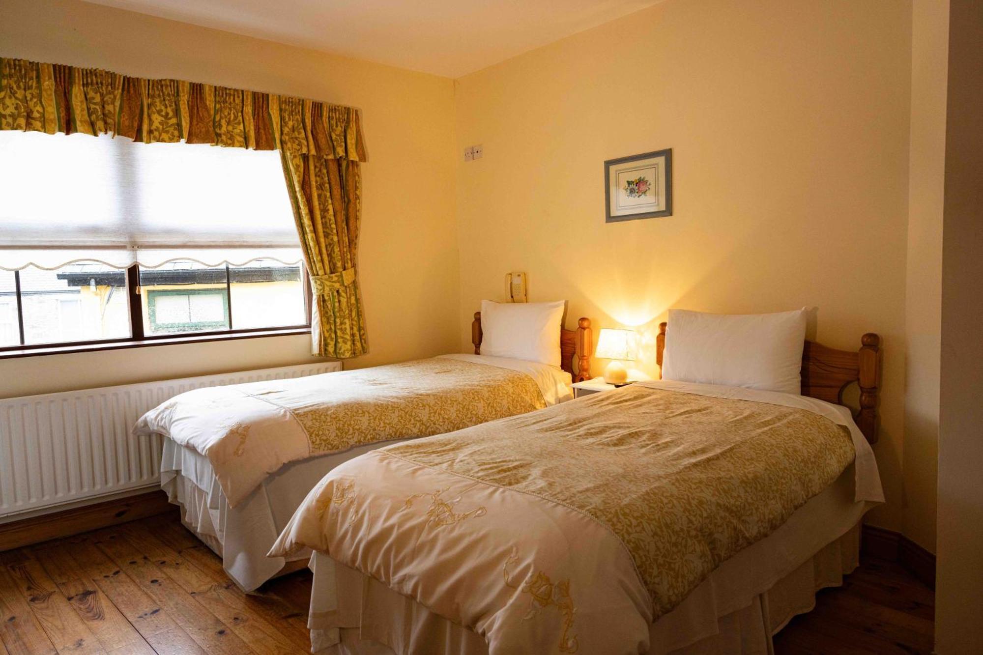 Bed and breakfast Mccarthy'S Westport Extérieur photo